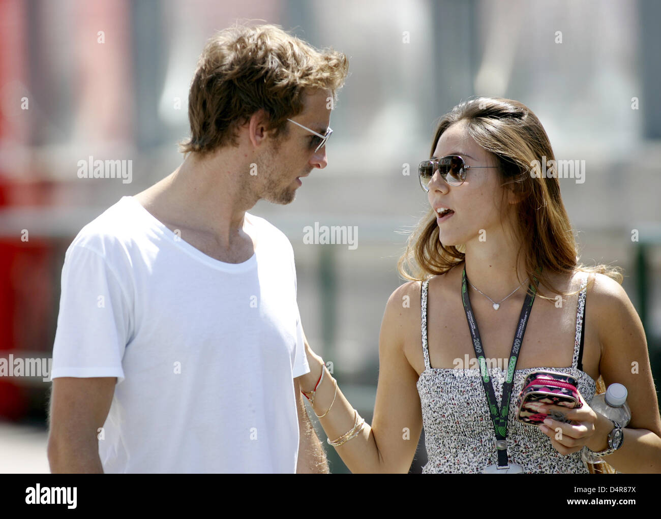 British Formula One driver Jenson Button of Brawn GP (L) and his Japanese model girlfriend Jessica Michibata (R) talk in the pitlane at Hungaroring race track in Mogyorod near Budapest, Hungary, 23 July 2009. The Formula 1 Hungarian Grand Prix takes place on 26 July. Photo: FELIX HEYDER Stock Photo