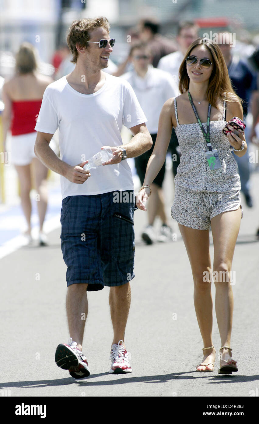 British Formula One driver Jenson Button of Brawn GP (L) and his Japanese model girlfriend Jessica Michibata (R) talk in the pitlane at Hungaroring race track in Mogyorod near Budapest, Hungary, 23 July 2009. The Formula 1 Hungarian Grand Prix takes place on 26 July. Photo: FELIX HEYDER Stock Photo