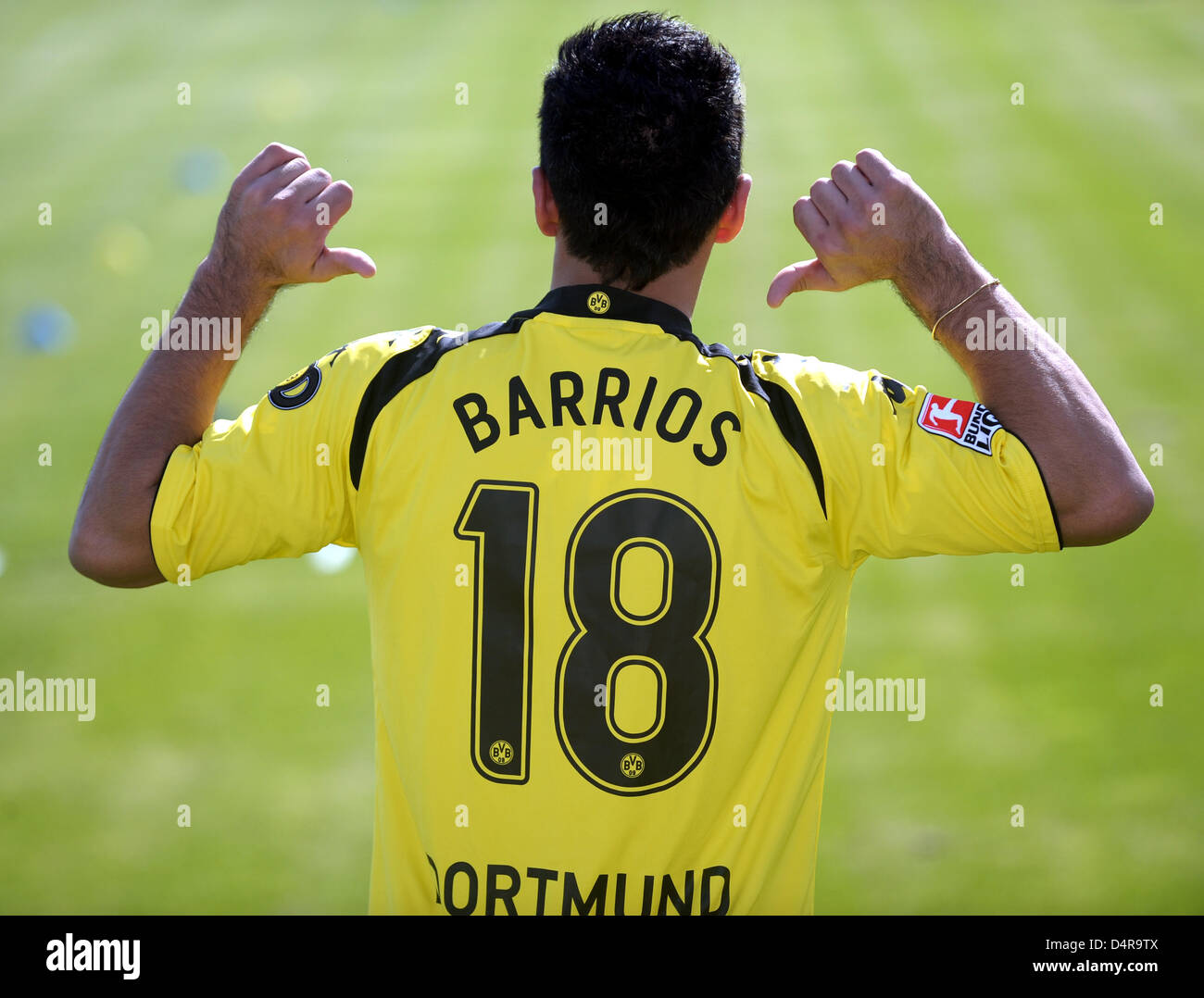 Argentinian new arrival Lucas Barrios of German Bundesliga club Borussia Dortmund (BVB) poses prior to a training at SignalIdunaPark stadium in Dortmund, Germany, 26 July 2009. Barrios transfers from Chilean club CSD Colo Colo. Photo: FRANZ-PETER TSCHAUNER Stock Photo
