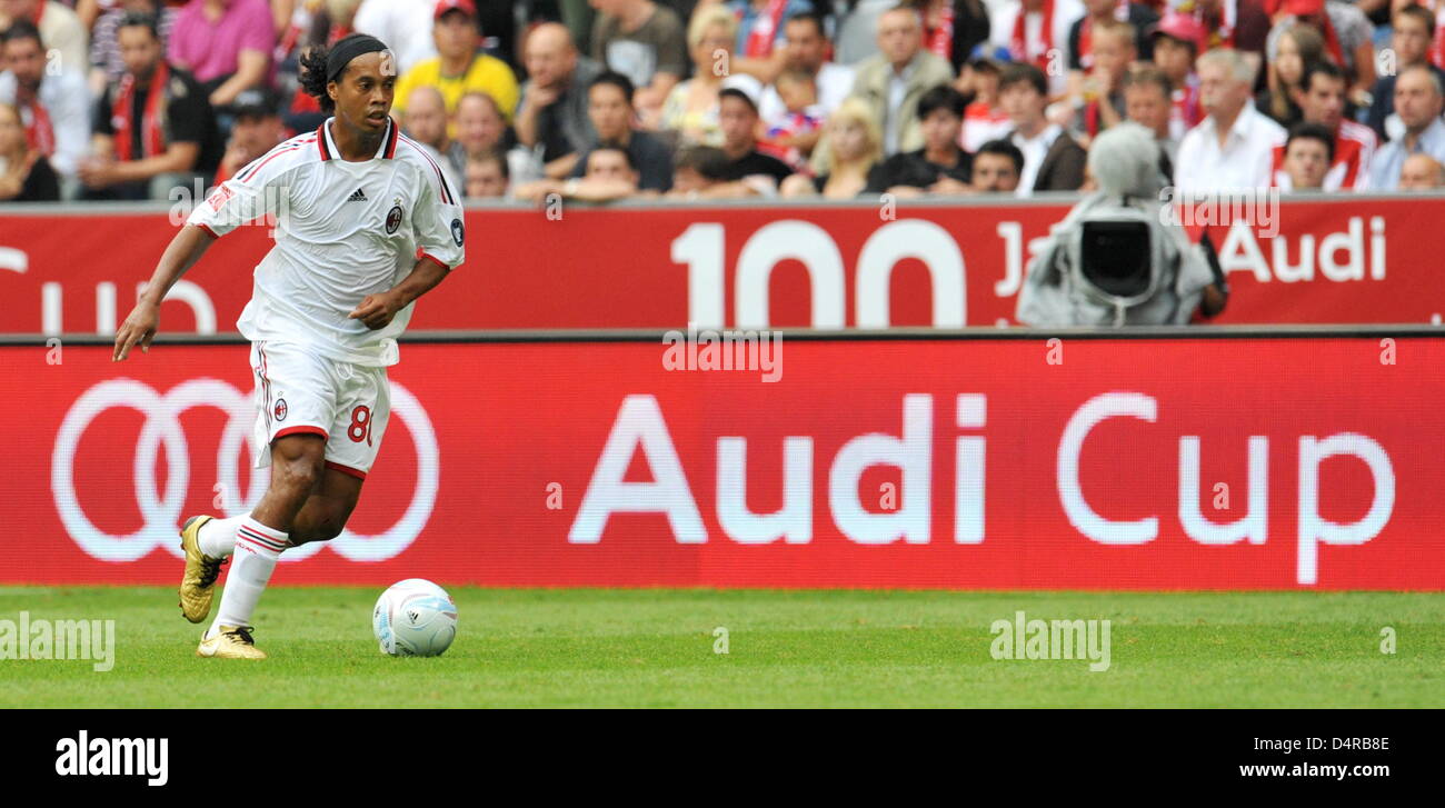Milan?s Ronaldinho schon in action during the place 3 match AC Milan vs Boca Juniors Buenos Aires at the Audi Cup test tournament at Allianz Arena stadium in Munich, Germany, 30 July 2009. Photo: Tobias Hase Stock Photo