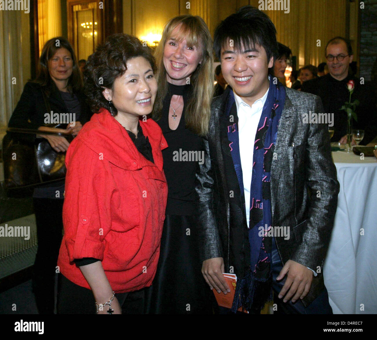 Chinese pianist Lang Lang poses with his mother Xin Lan Zhou (L) ahead ...
