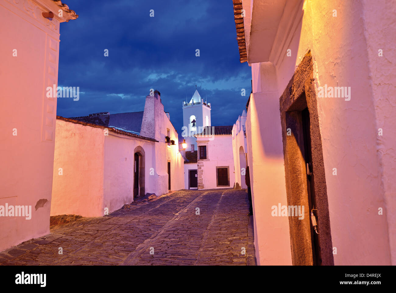 Portugal, Alentejo: Nocturnal illuminated Rua da Direita in historical village Monsaraz Stock Photo