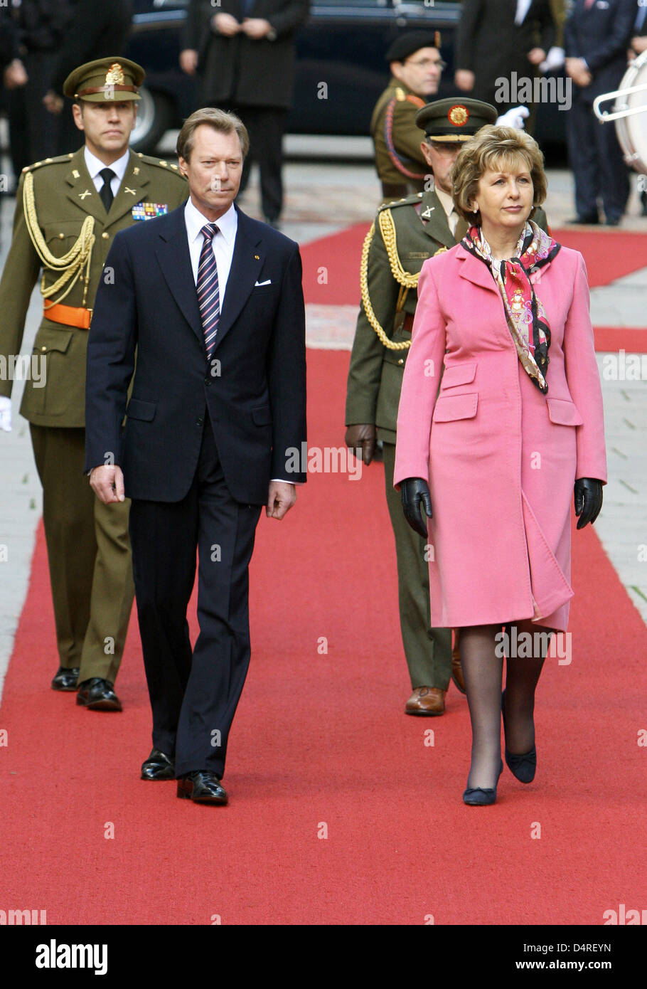 Grand Duke Henri of Luxembourg (L) and Mary McAleese (R), President of Ireland, arrive at the Palais Grand-Ducal during McAleese?s state visit to Luxemburg, 14 October 2009. Photo: Albert Philip van der Werf     (NETHERLANDS OUT) Stock Photo