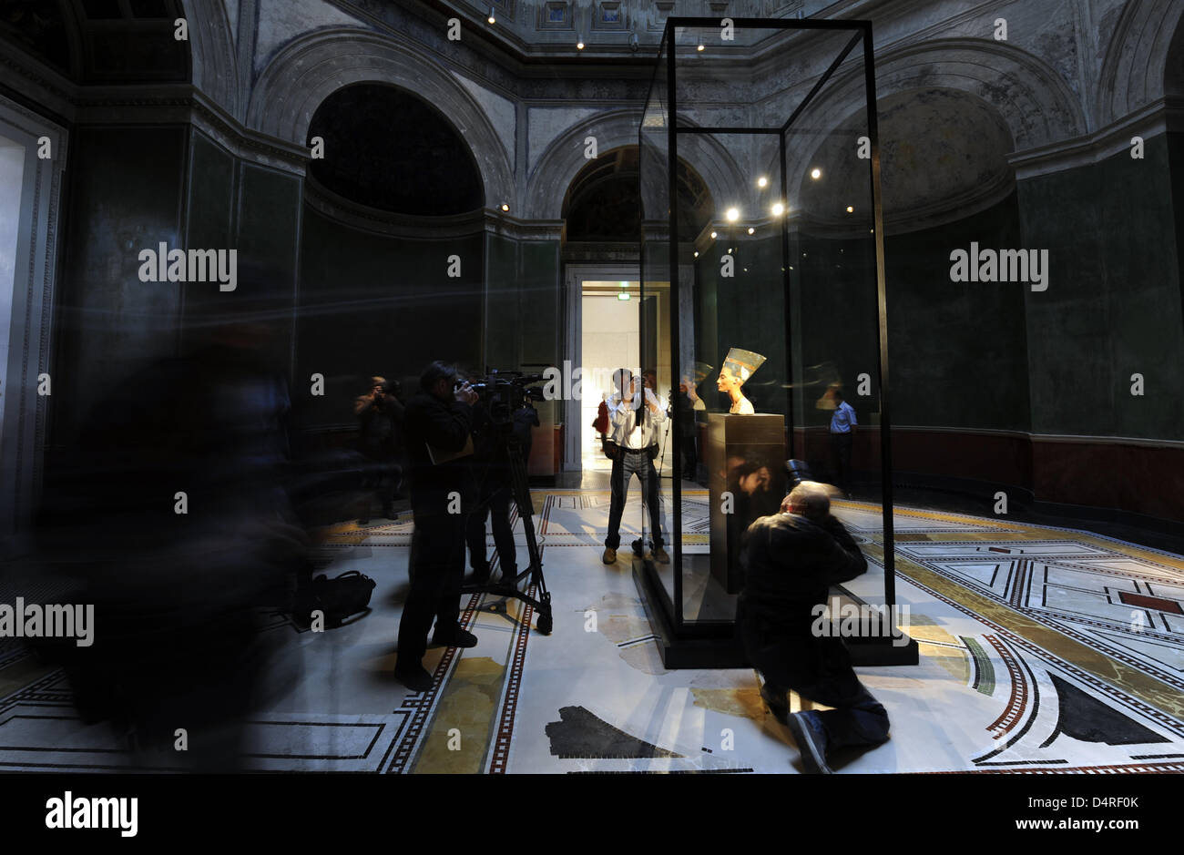 Nefertiti is shown to the press at the ?Neues Museum? (?New Museum?) in ...