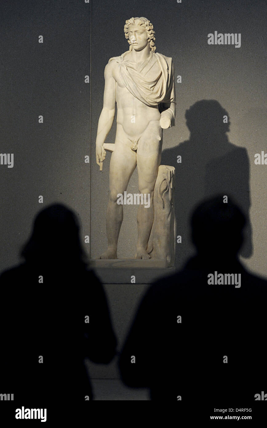 The collossal statue of Helios, Greek god of the sun, pictured during a press call at New Museum in Berlin, Germany, 15 October 2009. The museum will be reopened after 70 years on 17 October. The public can visit the Museum of Prehistory and Early History as well as the Egyptian Collection after the celebratory grand opening. Photo: RAINER JENSEN Stock Photo