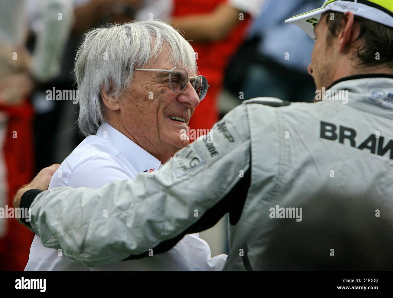 F1 supremo Bernie Ecclestone (L) congratulates the New World Champion ...