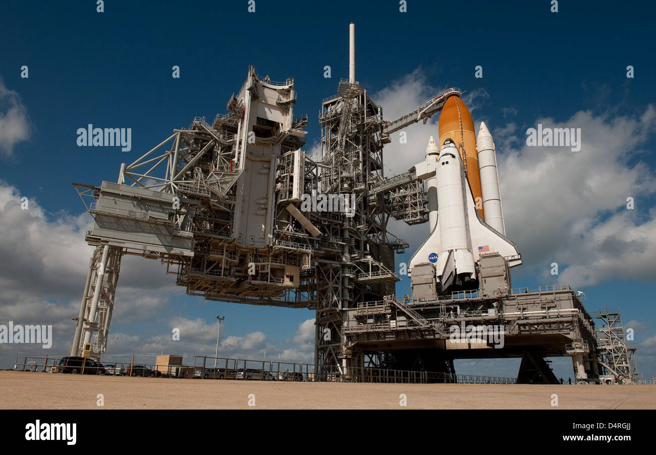 Space Shuttle Endeavour on the Kennedy Space Center launch pad prepares ...