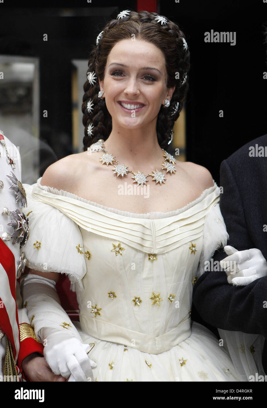 Actress Annemieke van Dam as ?Sissi? during a photo call promoting the musical ?Elisabeth - Die wahre Geschichte der Sissi? (?Elisabeth- The true story of Sissi?) in the courtyard of Munich?s city hall, Germany, 19 October 2009. The musical will be staged at Munich?s ?Deutsches Theater? from 21 October to 12 December 2009. Photo: Daniel Fischer Stock Photo