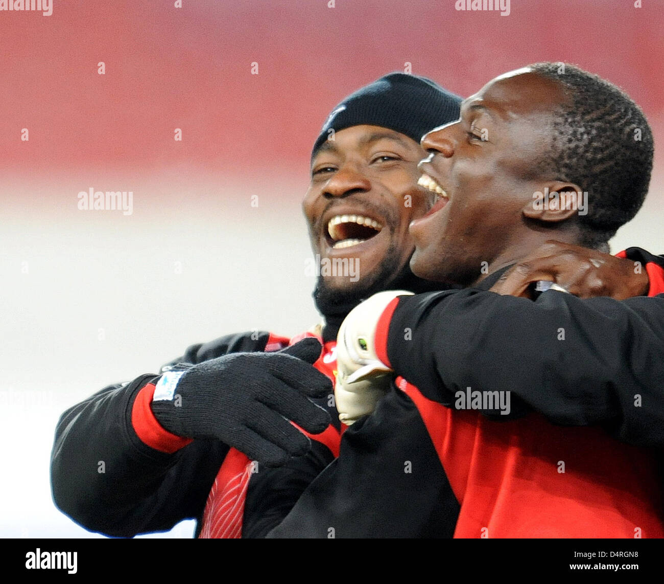 Didier Zokora (L) and Arouna Kone of Spanish first division soccer club FC Sevilla laugh during their practice session at Mercedes-Benz Arena in Stuttgart, Germany, 19 October 2009. Sevilla faces German Bundesliga side VfB Stuttgart in a Champions League group stage match to take place in Stuttgart the following day, 20 October 2009. Photo: BERND WEISSBROD Stock Photo