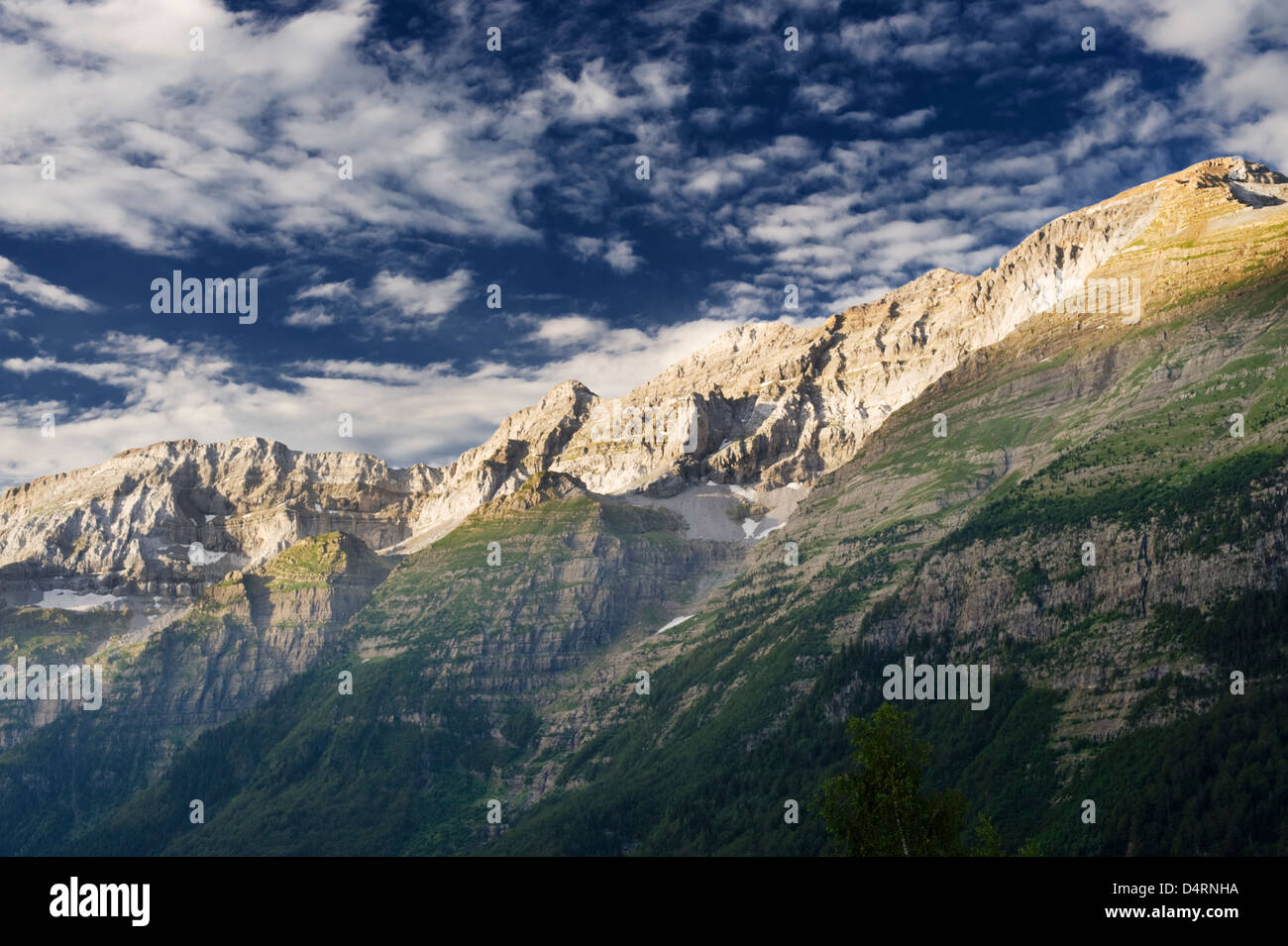 The mountainous walls of the Pineta Valley, in the Spanish Pyrenees of ...