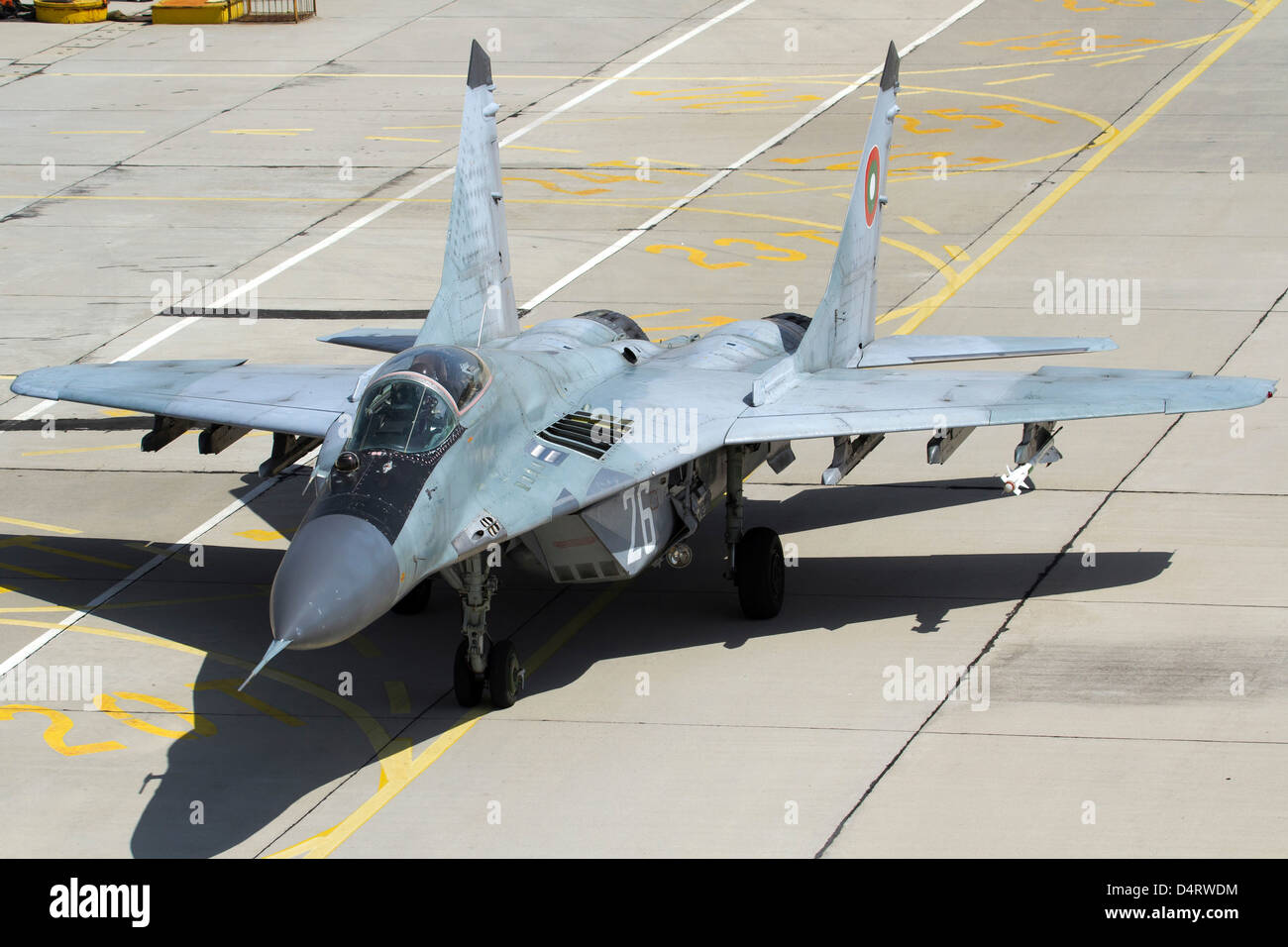 Khám Phá Bí Mật Của Mig 8 – Huyền Thoại Trên Bầu Trời