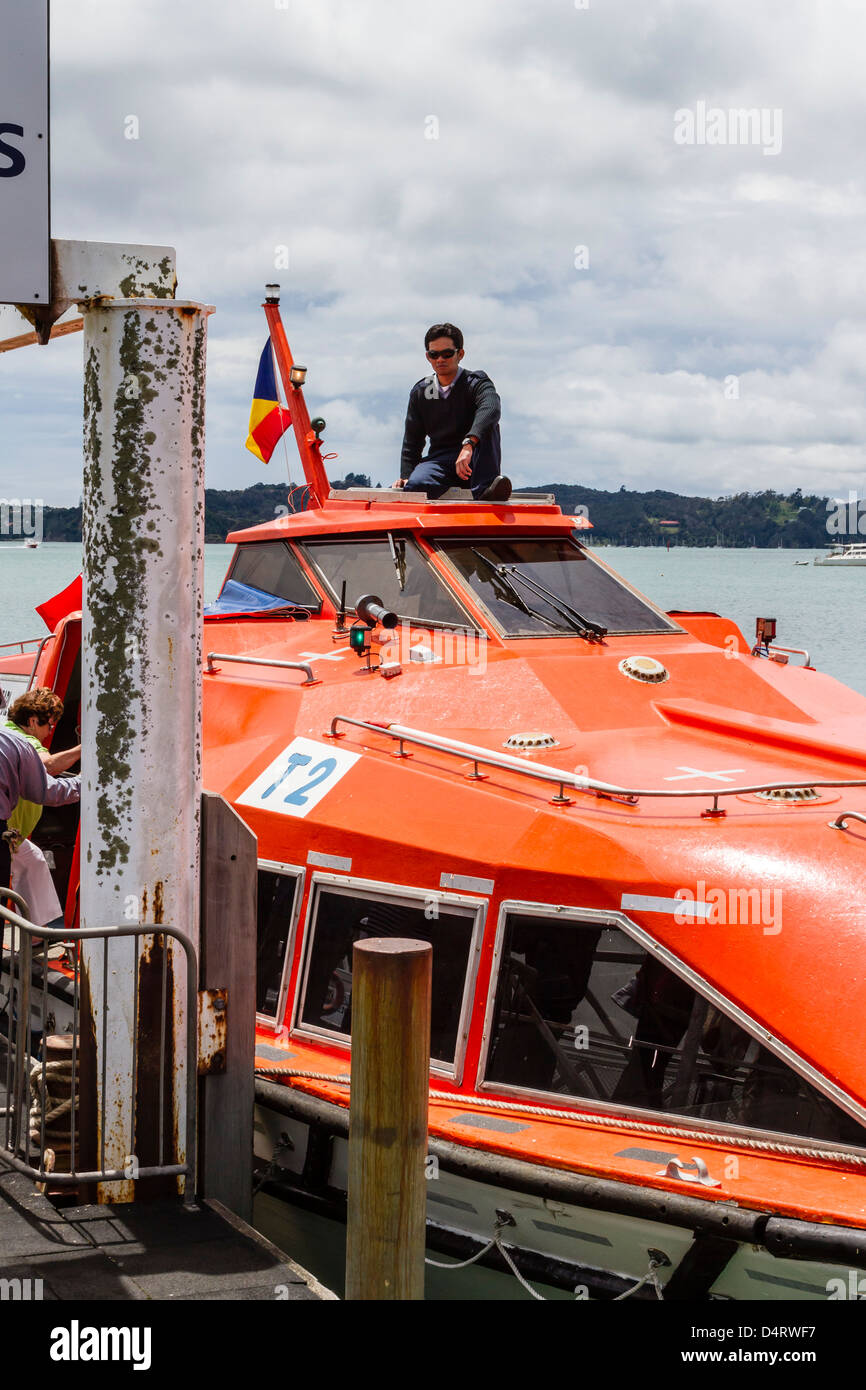Cruise ship tender at pier in Paihia, Bay of Islands, Northland, Ned