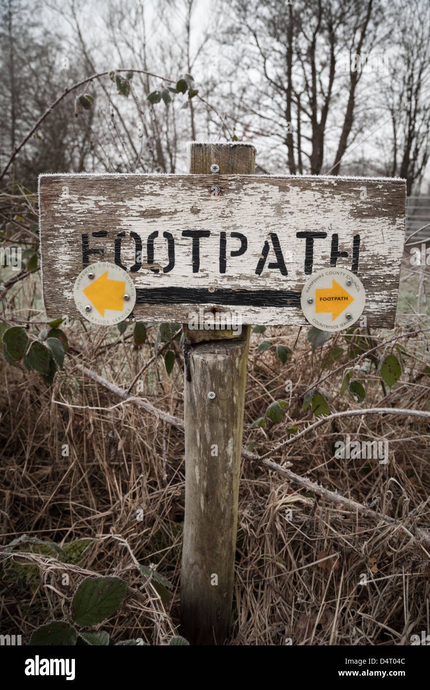 A footpath sign adjacent to Ewhurst Pond, Ramsdell, Hampshire on a frosty winter morning Stock Photo