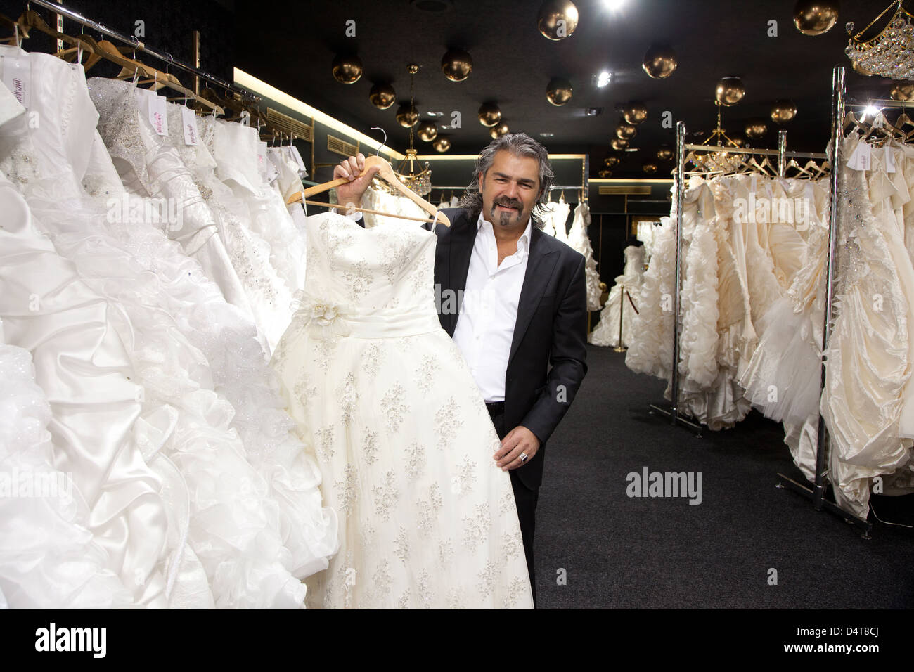 Turkish wedding dress manufacturers suffer dramatic sales decline due to  pandemic | Daily Sabah