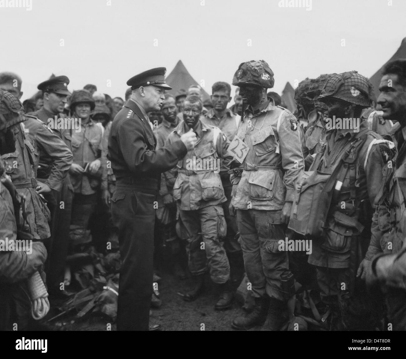 General Dwight D. Eisenhower talking with soldiers of the 101st Airborne Division. Stock Photo