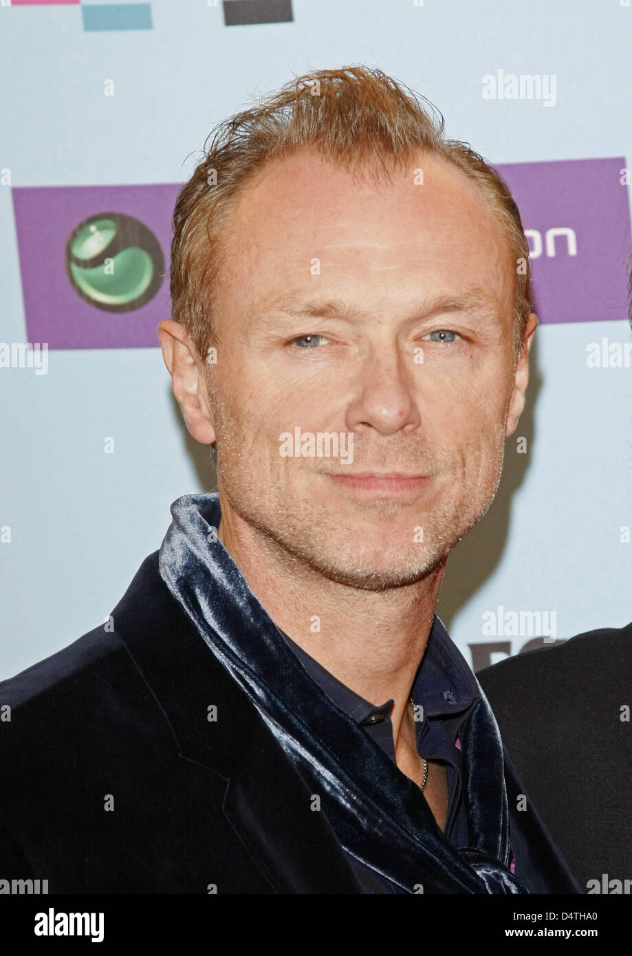 Gary kemp guitar player chief hi-res stock photography and images - Alamy