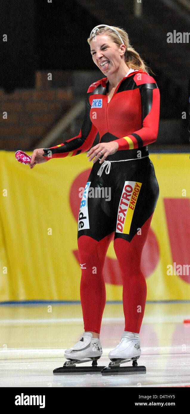 German speed skater Anni Friesinger-Postma is unhappy after finishing 15th in the women?s 1000 m race at the Speed Skating World Cup in Berlin, Germany, 07 November 2009. Photo: Hendrik Schmidt Stock Photo