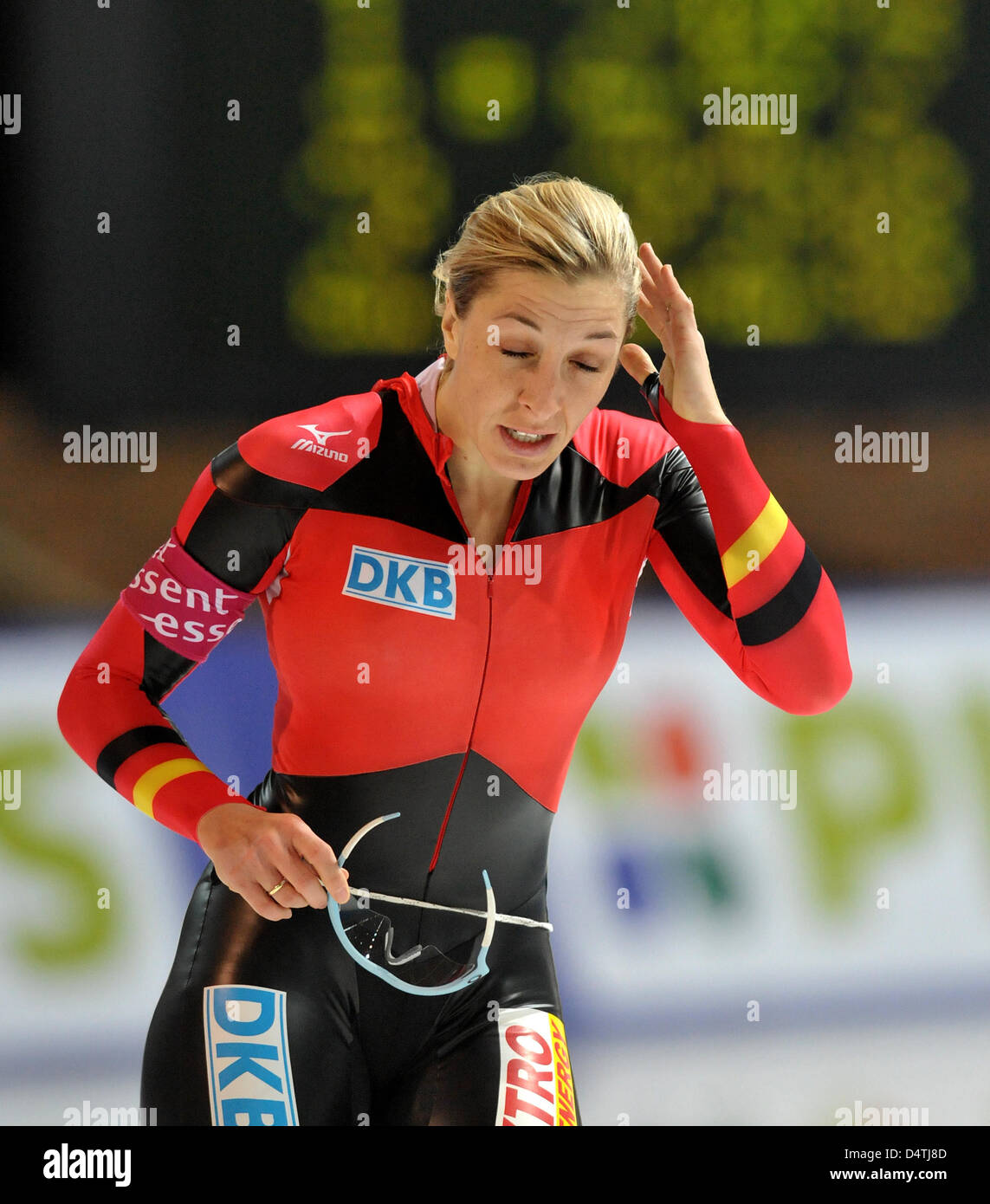 German speed skater Anni Friesinger-Postma shown after the women?s 1500m race at the Speed Skating World Cup in Berlin, Germany, 08 November 2009. Photo: HENDRIK SCHMIDT Stock Photo