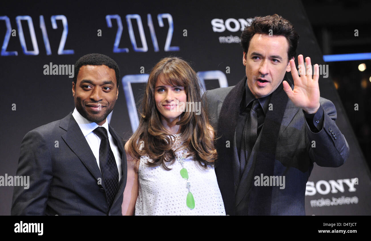Actors Chiwetel Ejiofor (LR), Amanda Peet and John Cusack arrive at