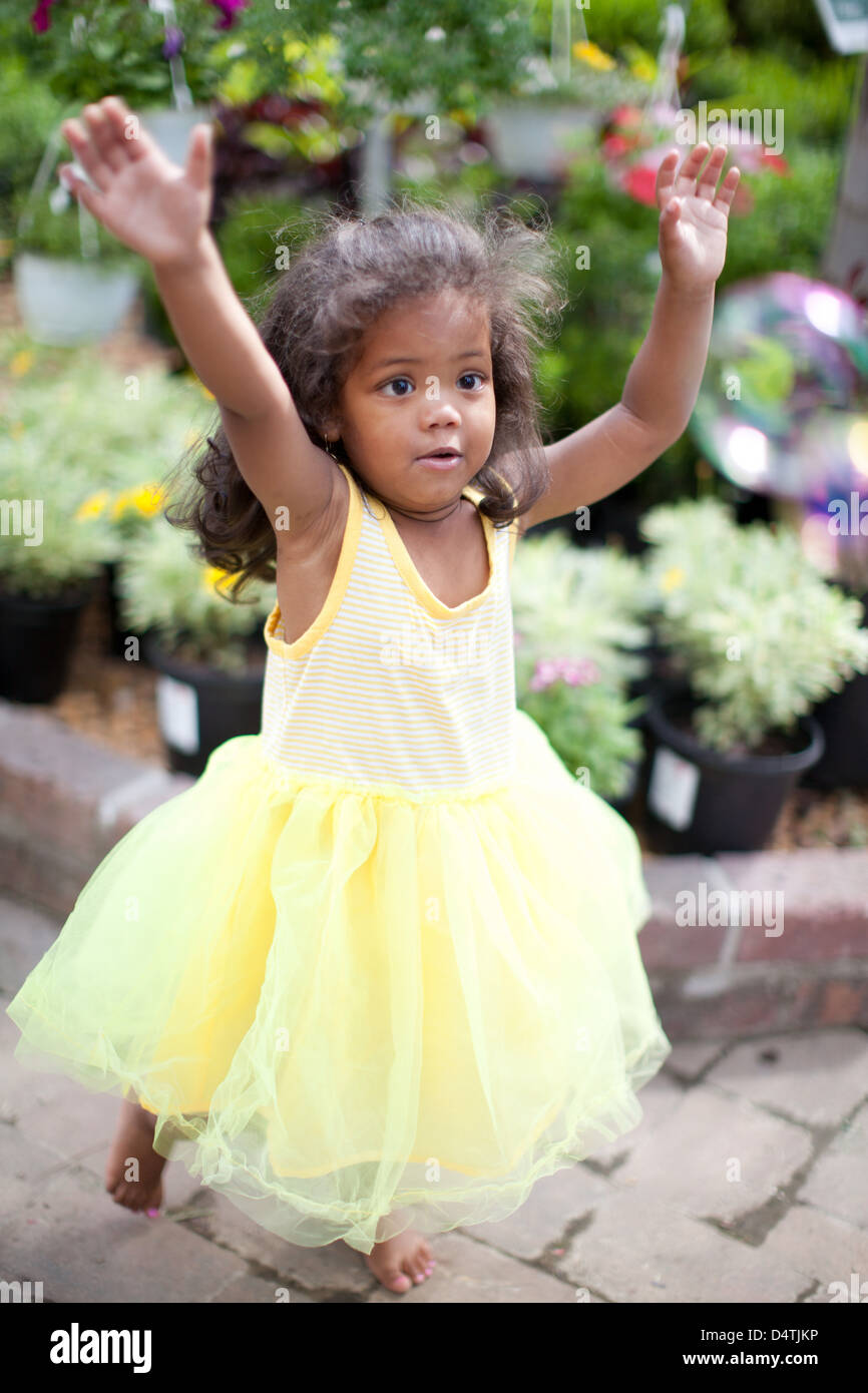 Little girl 2025 frilly dresses