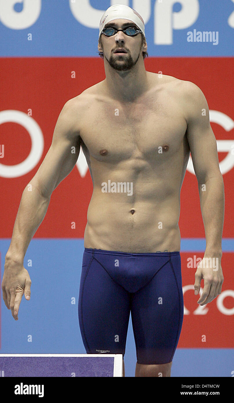 USA?s Michael Phelps starts in a 200m Freestyle prelim at the FINA Short  Track Woldcup in Berlin, Germany, 15 November 2009. The Worldcup taking  place on 14 and 15 November is one