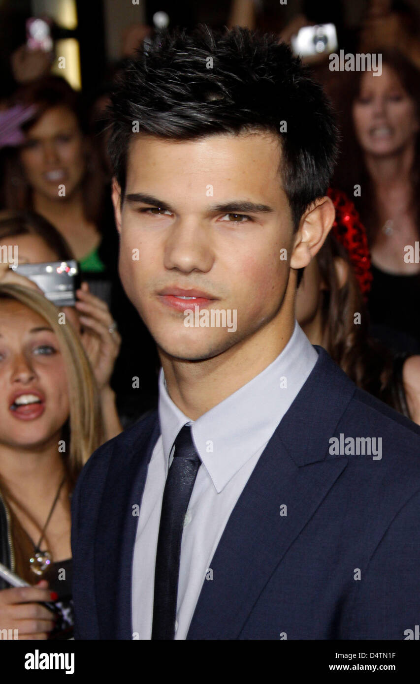 Actor Taylor Lautner arrives at the world premiere of the film 'Twilight: New Moon' at Bruin and Village Theaters in Westwood, Los Angeles, USA, 16 November 2009. Photo: Hubert Boesl Stock Photo