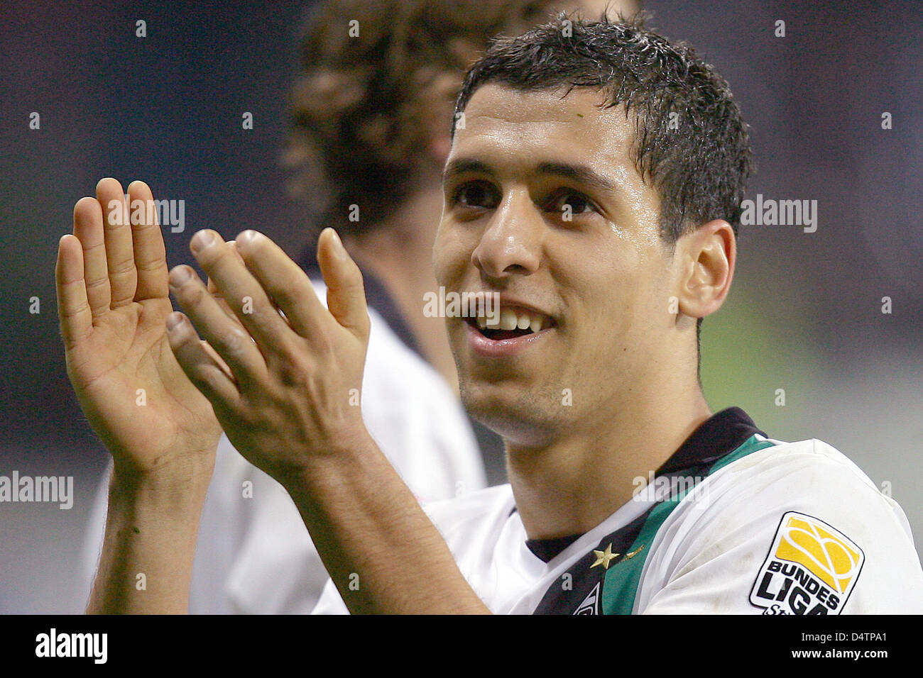 Moenchengladbach?s Karim Matmour celebrates after the German Bundesliga soccer match Eintracht Frankfurt vs Borussia Moenchengladbach at Commerzbank Arena in Frankfurt Main, Germany, 21 November 2009. Moenchengladbach won 1-2. Photo: MARIUS BECKER(ATTENTION: BLOCKING PERIOD! The DFL permits the further utilisation of the pictures in IPTV, mobile services and other new technologies  Stock Photo