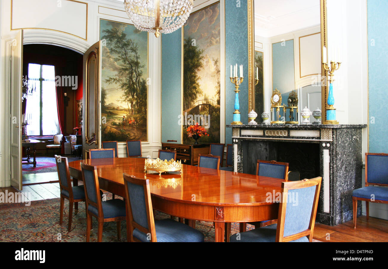 The Netherlands Holland Amsterdam Herengracht 518 Museum Geelvinck Hinlopen House Blue Furniture Interior Wallpaper paintings Stock Photo