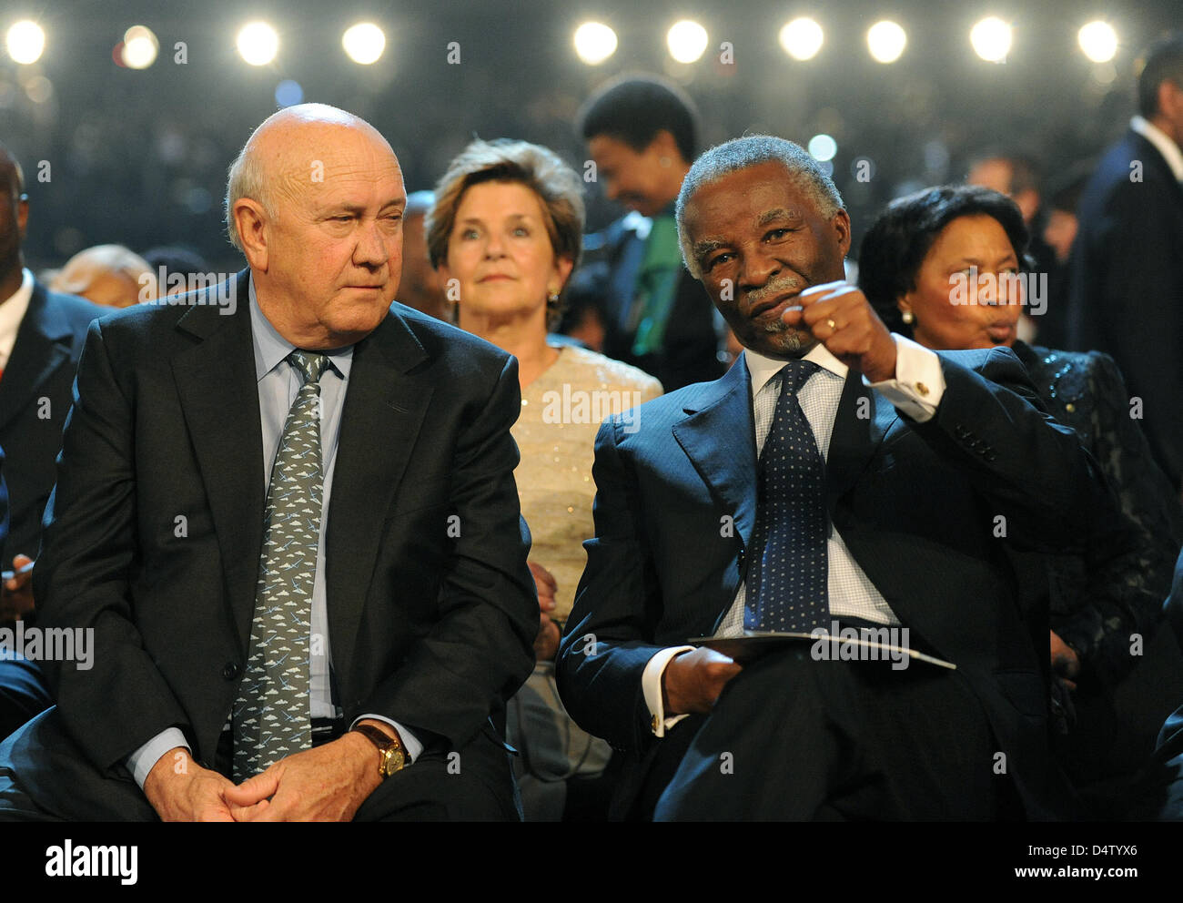 South African former presidents Fredrik Wilem de Clerk (L) and Thabo Mbeki (R) during the draw of FIFA 2010 World Cup groups in Cape Town, Germany, 04 December 2009. Photo: BERND WEISSBROD Stock Photo