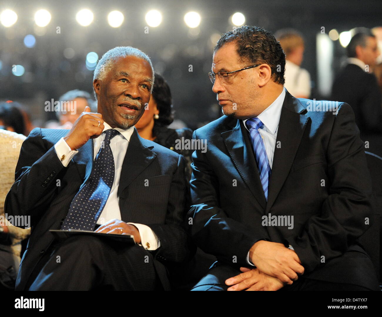South African former president Thabo Mbeki (L) and managing director of FIFA World Cup 2010 organisation committee Danny Jordaan (R) during the draw of FIFA 2010 World Cup groups in Cape Town, Germany, 04 December 2009. Photo: BERND WEISSBROD Stock Photo