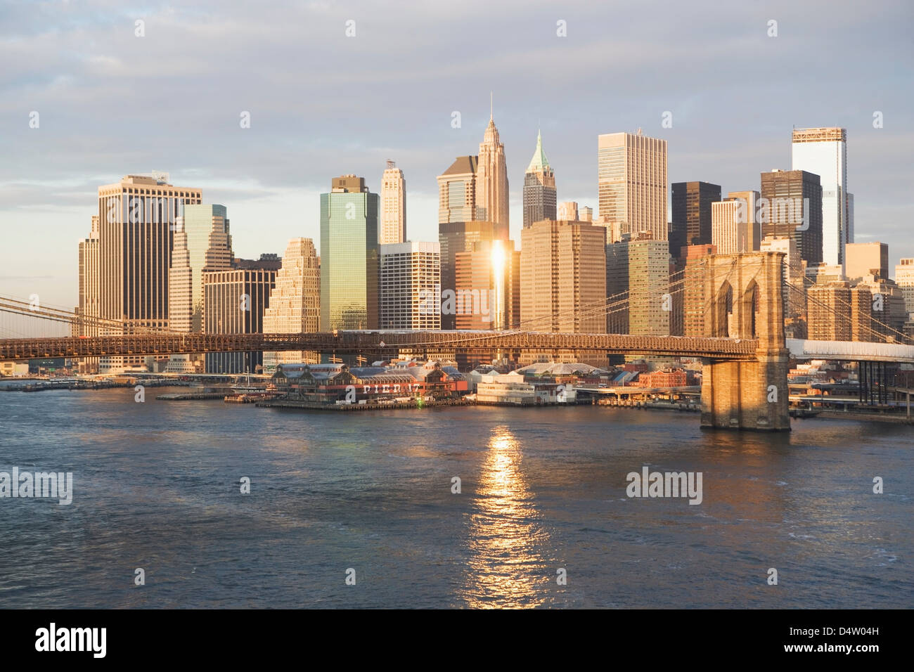 Reflective skyline hi-res stock photography and images - Alamy