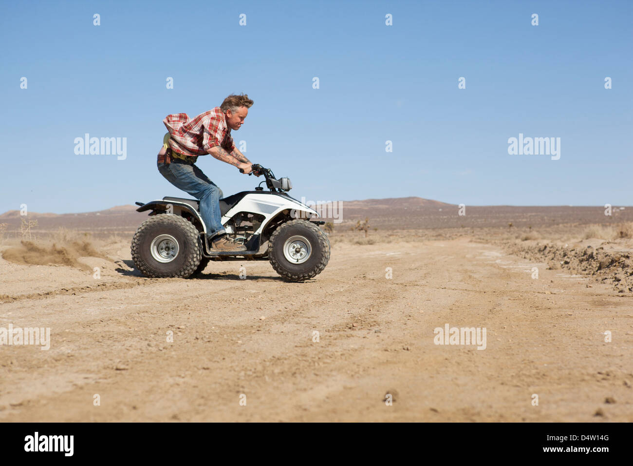 Four wheeler in the desert hi-res stock photography and images - Alamy