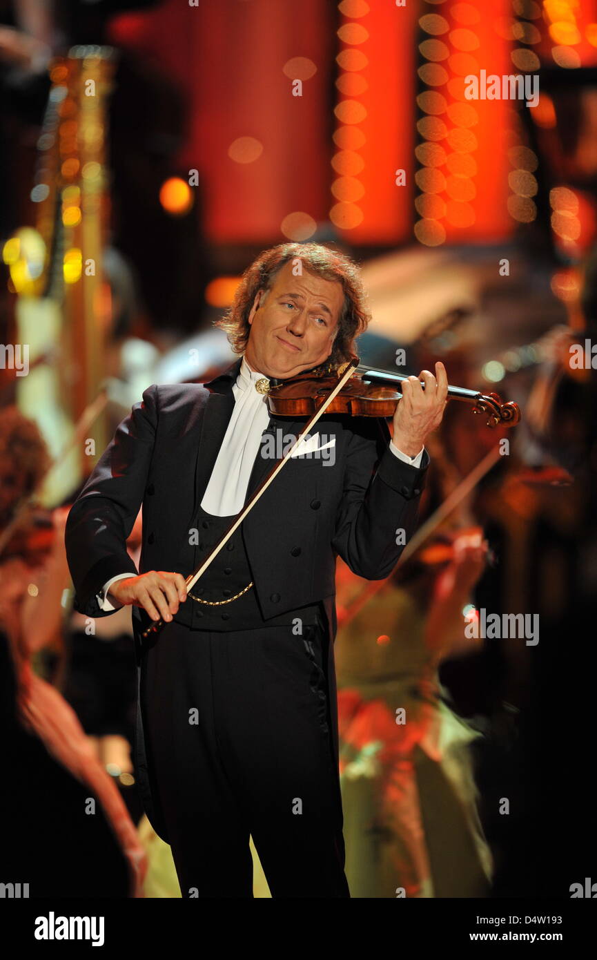 dutch-violonist-andre-rieu-performs-during-the-recording-of-the
