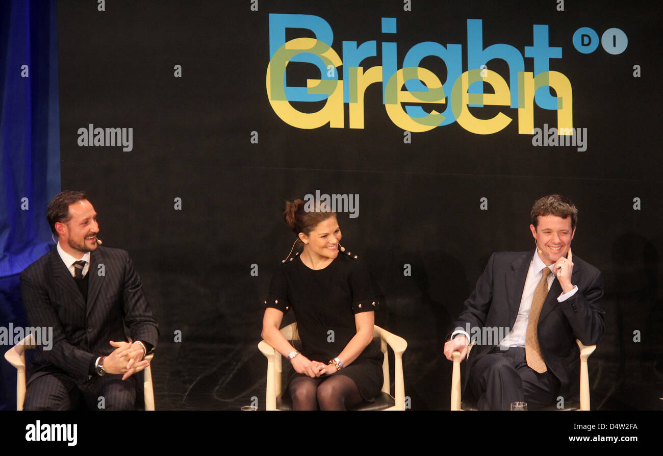 Kronprinz Haakon von Norwegen, Kronprinzessin Victoria von Schweden und Kronprinz Frederik von Dänemark nehmen am Samstag (12.12.2009) im Rahmen der UN-Klimakonferenz in Kopenhagen ian einer Veranstaltung unter Titel "Bright Green" teil. In der kommenden Woche geht die Weltklimakonferenz in der dänischen Hauptstadt in die entscheidende Phase. Foto: Kay Nietfeld dpa Stock Photo