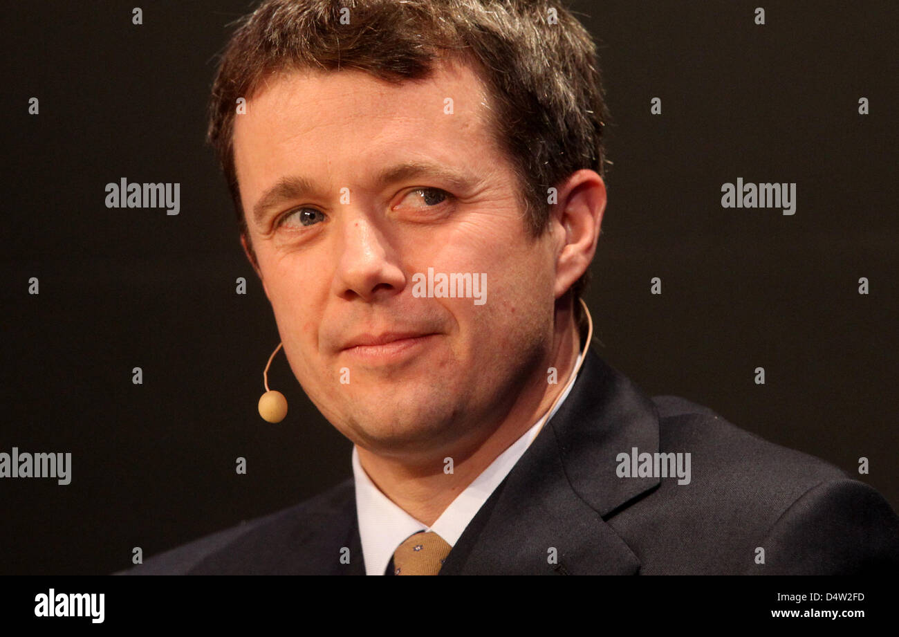 Kronprinz Frederik von Dänemark nimmt am Samstag (12.12.2009) im Rahmen der UN-Klimakonferenz in Kopenhagen ian einer Veranstaltung unter Titel "Bright Green" teil. In der kommenden Woche geht die Weltklimakonferenz in der dänischen Hauptstadt in die entscheidende Phase. Foto: Kay Nietfeld dpa Stock Photo