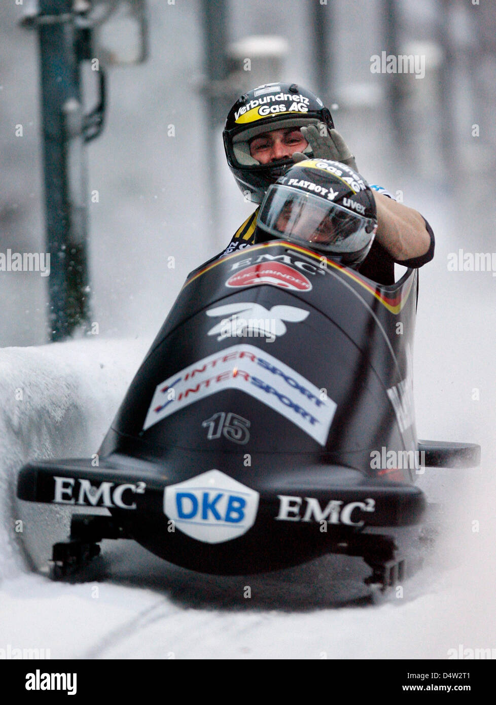 German Karl Angerer (R) and Gregor Bermbach during their second run