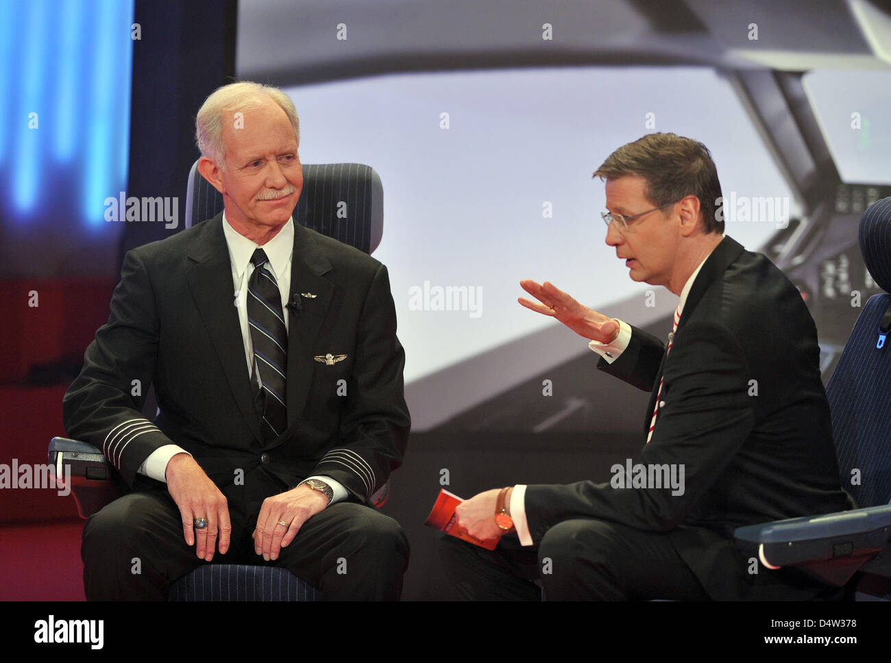 Chesley B. Sullenberger III (L), pilot of US Airways and 'hero of the Hudson', is a guest at the German television year end retrospective '2009! People, Pictures, Emotions' ('2009! Menschen, Bilder, Emotionen') hosted by Guenther Jauch in Cologne, Germany, 13 December 2009. Sullenberger had saved the lives of 155 passengers in an emergency ditching on the Hudson River in New York,  Stock Photo