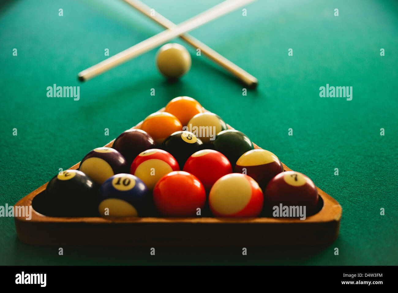 Pool table balls hires stock photography and images Alamy