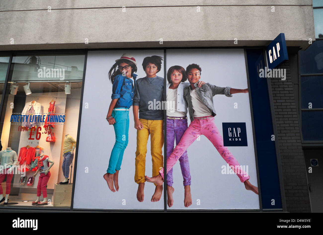 Gap ad hi-res stock photography and images - Alamy