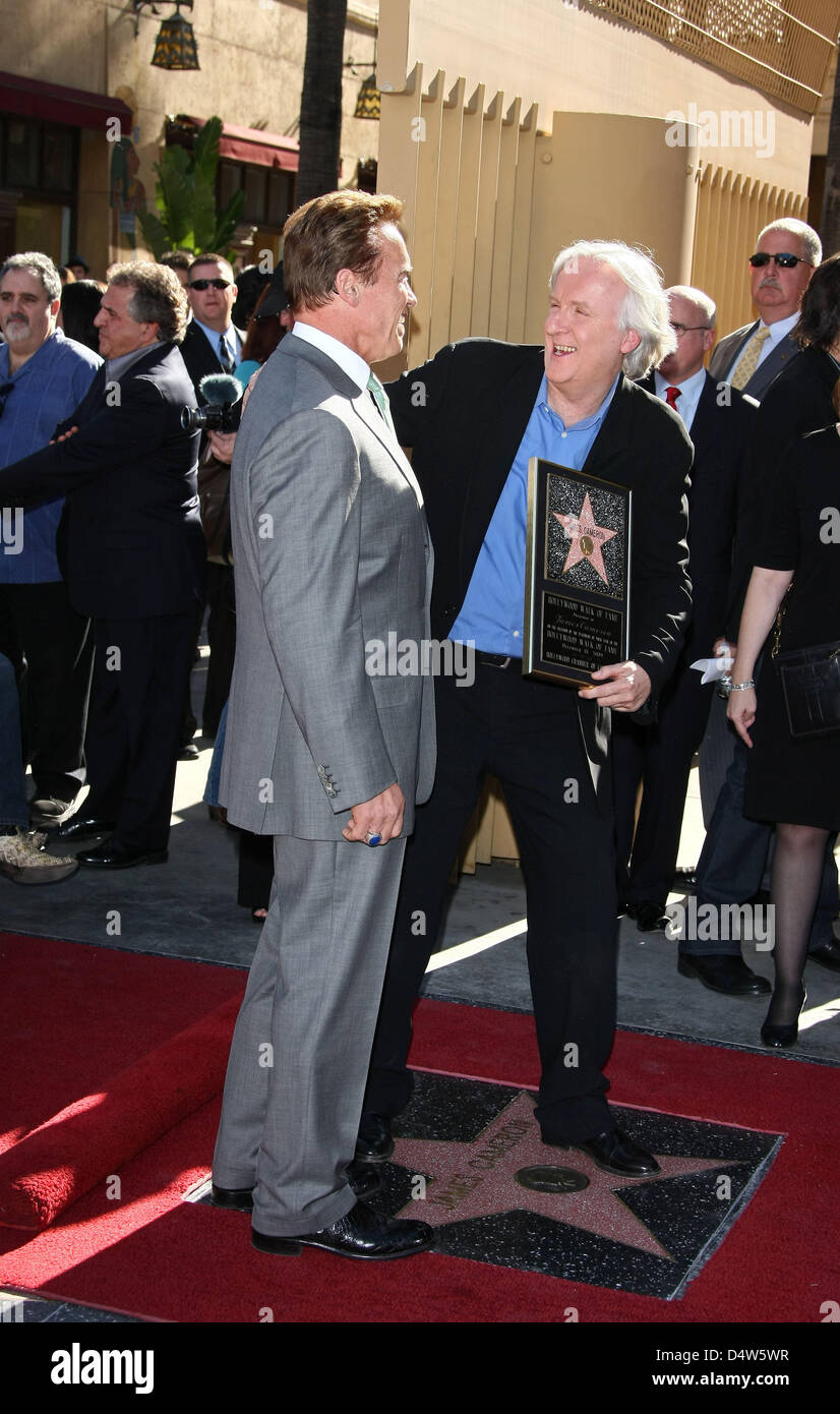 Director James Cameron (R) and governor and former actor Arnold Schwarzenegger pose during the ceremony for James Cameron's new star on the Hollywood Walk of Fame in Hollywood, Los Angeles, USA, on December 18, 2009. Photo: Hubert Boesl Stock Photo