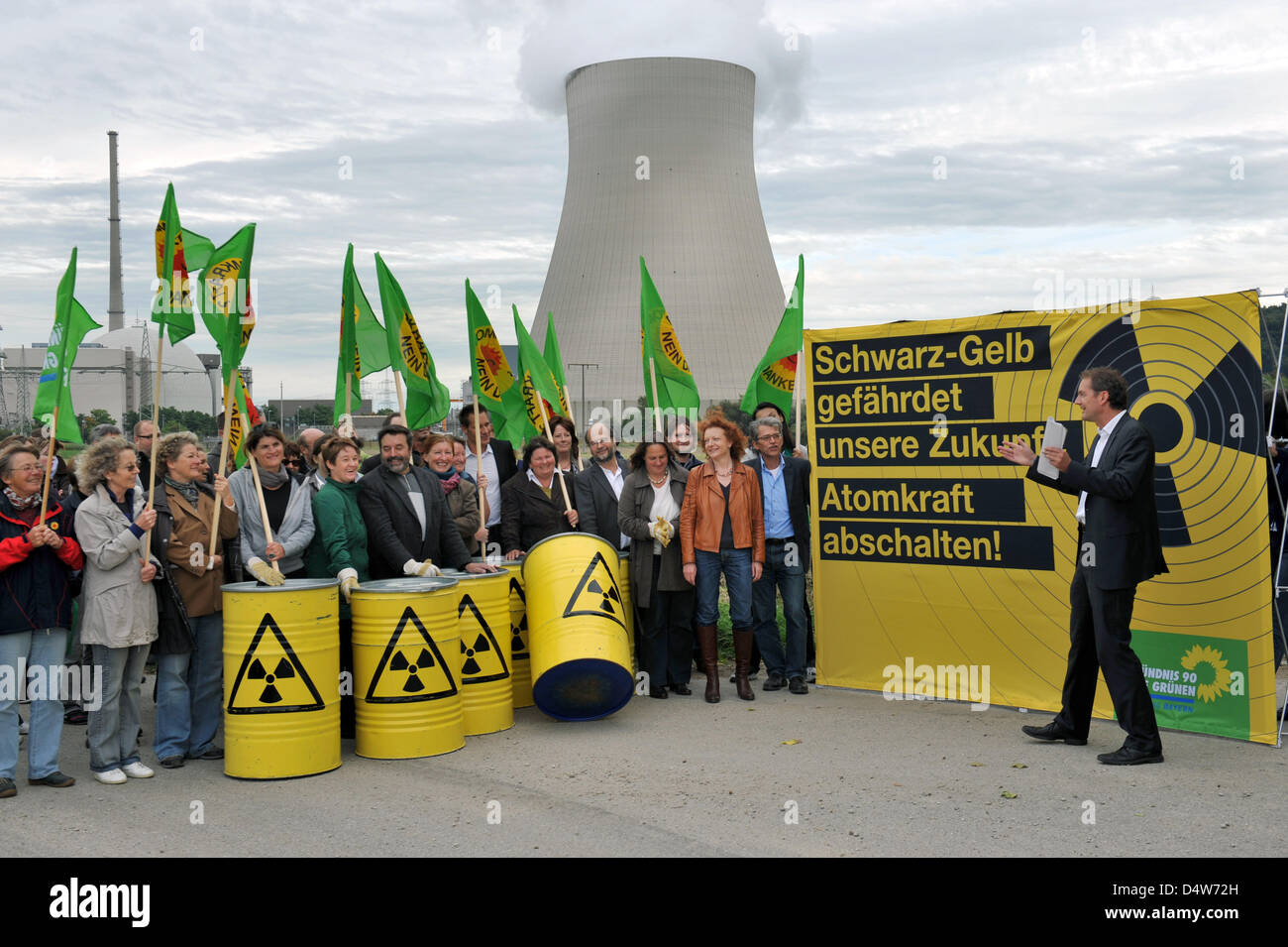 Fraction leader of the Green Party of Bavaria, Thomas Muetze (R), speaks to his party members at the nuclear power plant Isar I in Essenbach, Germany, 15 September 2010. The Green Party members of the Bavarian parliament protested against the lifespan's extensions of nuclear power plants. Photo: Frank Leonhardt Stock Photo