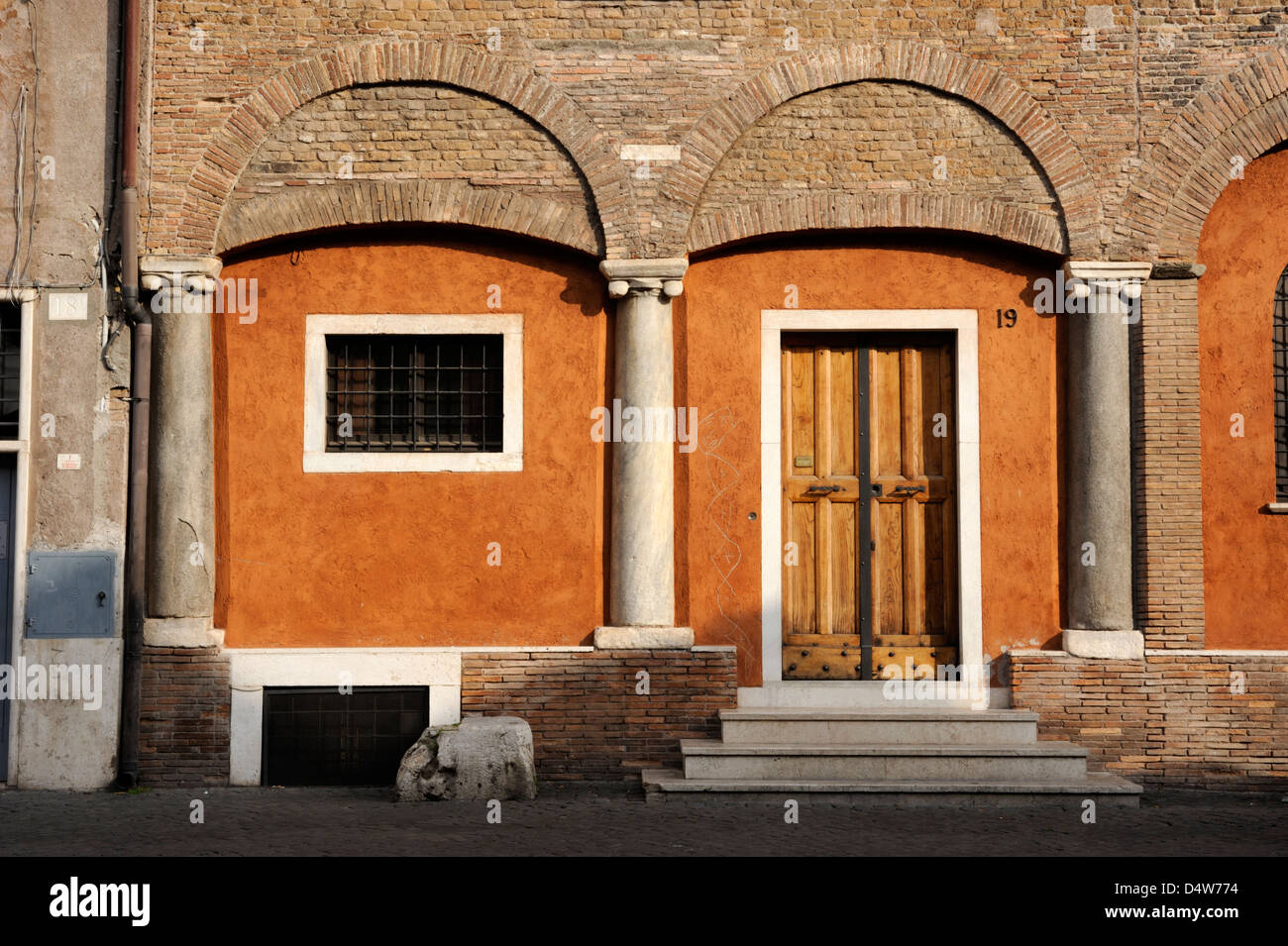 italy, rome, trastevere, medieval house Stock Photo Alamy