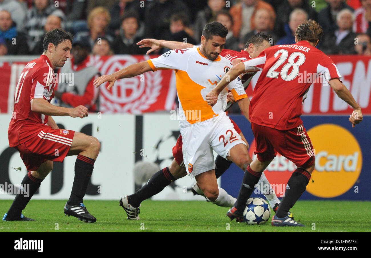 Munich's Mark van Bommel (L-R), Ivica Olic an Holger Badstuber vie for the ball with Roma's Marco Borriello (C) during Champions League group E match Bayern Munich vs. AS Roma at the Allianz Arena in Munich, Germany, 15 September 2010. Photo: Peter Kneffel Stock Photo