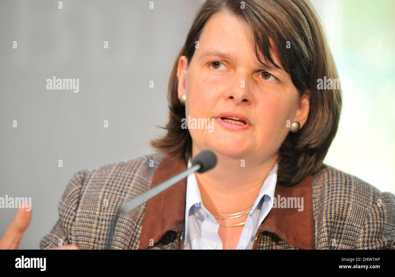 Maria Flachsbarth, chairwoman of the investigation committee of the German Bundestag, informs about the result of the examination of the salt deposit in Gorleben, Germany, 16 September 2010. Photo: Philipp Schulze Stock Photo
