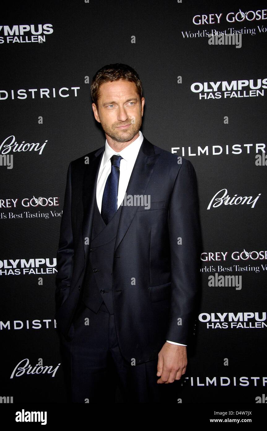 Gerard Butler Olympus Has Fallen Suit
