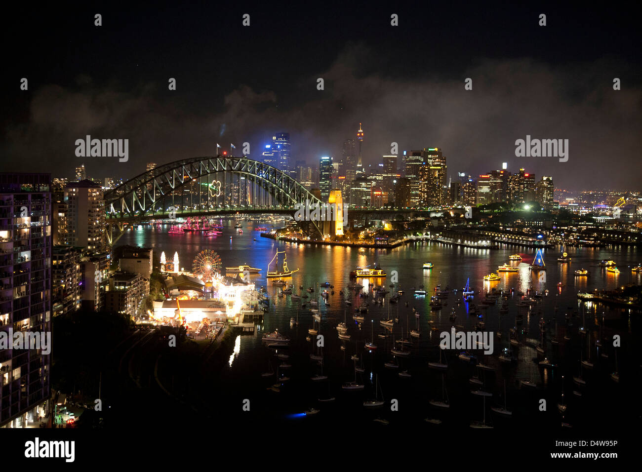 New Year's Eve fireworks celebrations as seen from the North Shore of Sydney's harbour bridge Stock Photo