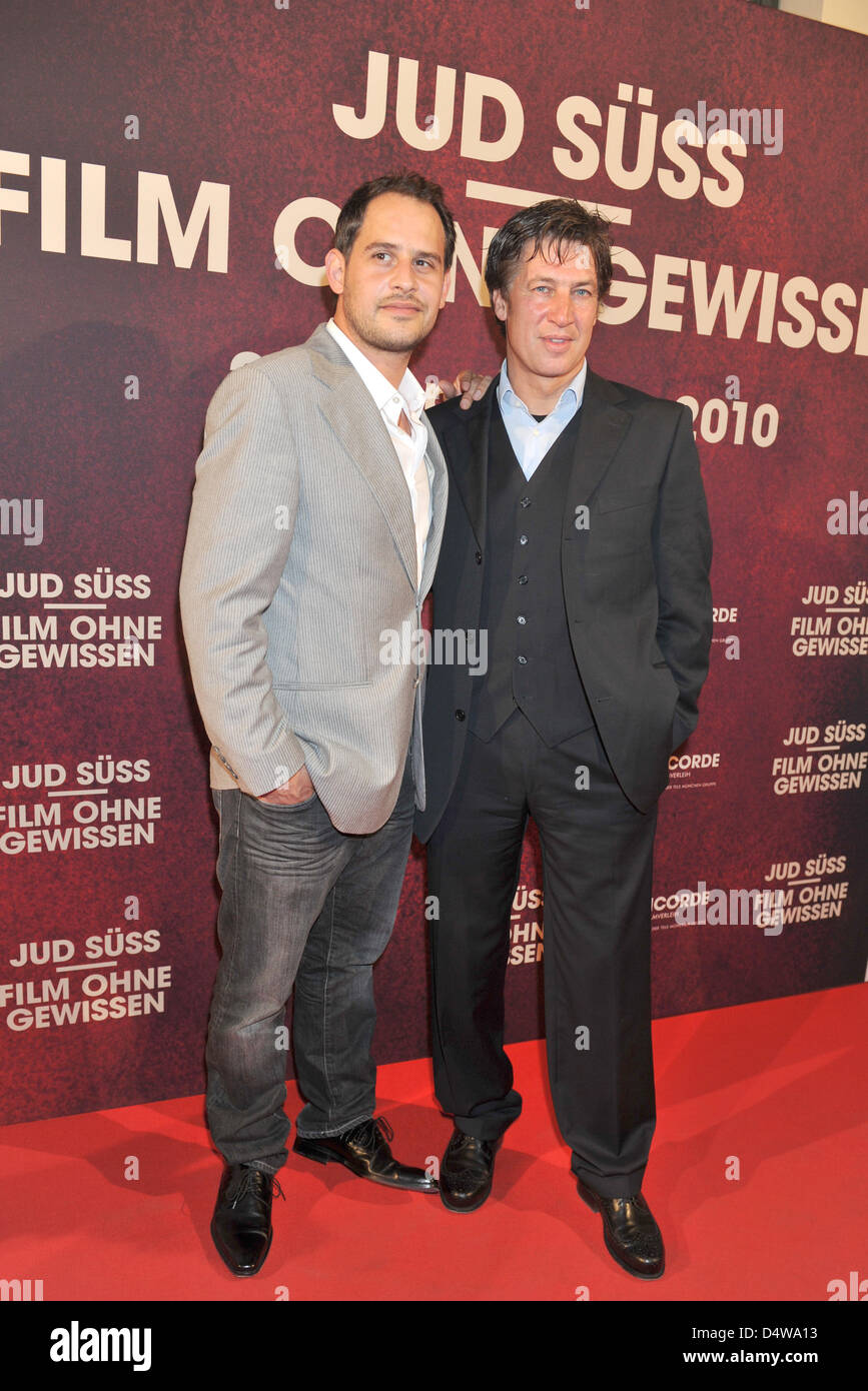 Actor Moritz Bleibtreu (L) and Tobias Moretti pose at the premiere of the film 'Jud Suess - Film without conscience' at the Filmcasino in Munich, Germany, 21 September 2010. Photo: Felix Hoerhager Stock Photo