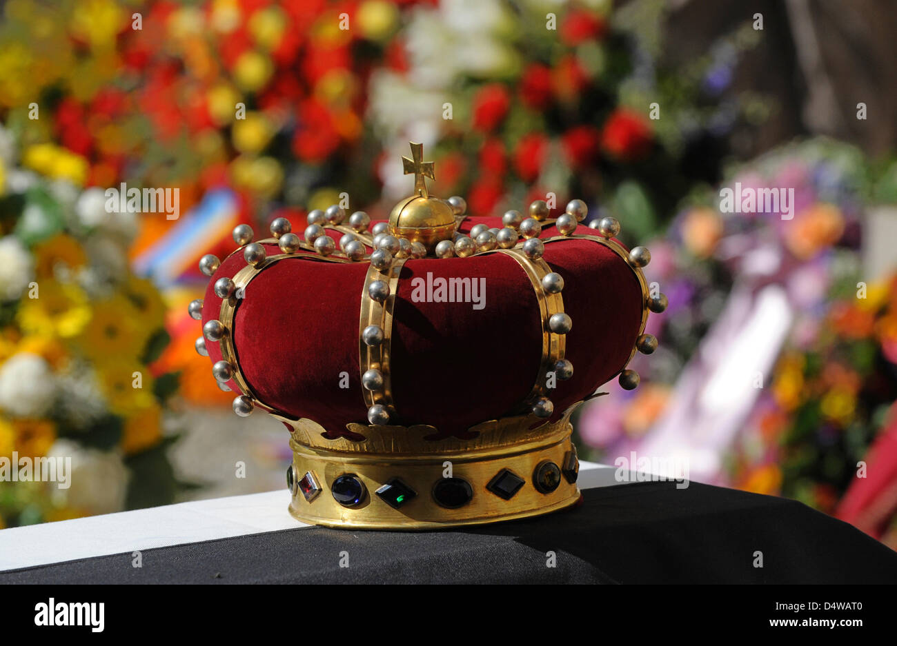 a-prince-s-crown-sits-on-top-of-the-coffin-of-friedrich-wilhelm-prince