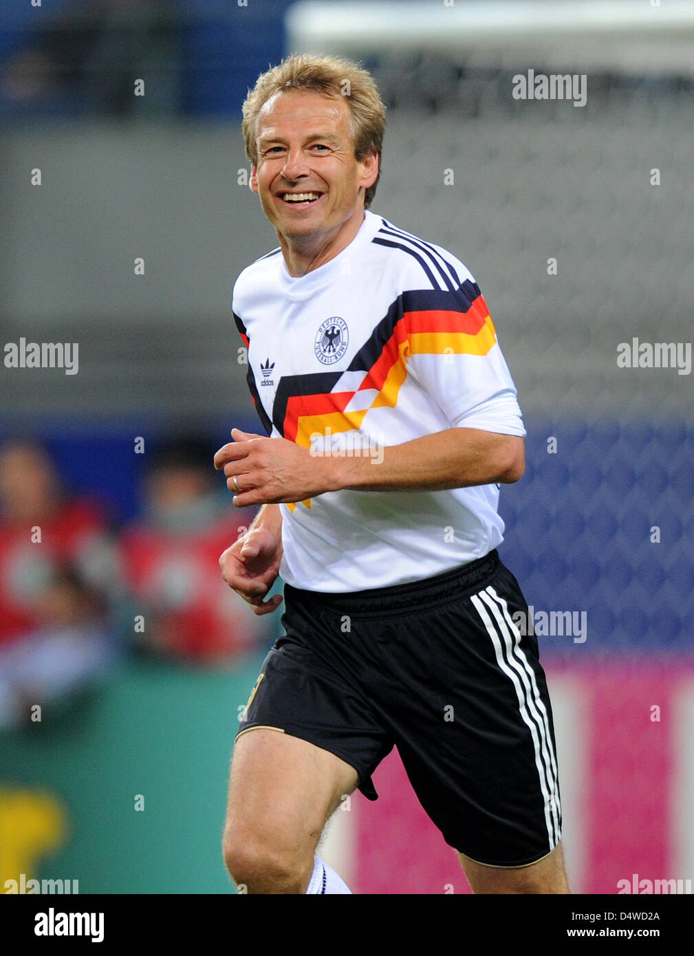 Jürgen Klinsmann, aufgenommen am Samstag (20.11.2010) im Rahmen des 'Spiel der Legenden' in der Red Bull Arena in Leipzig. Foto: Thomas Eisenhuth dpa / Z5326 Stock Photo