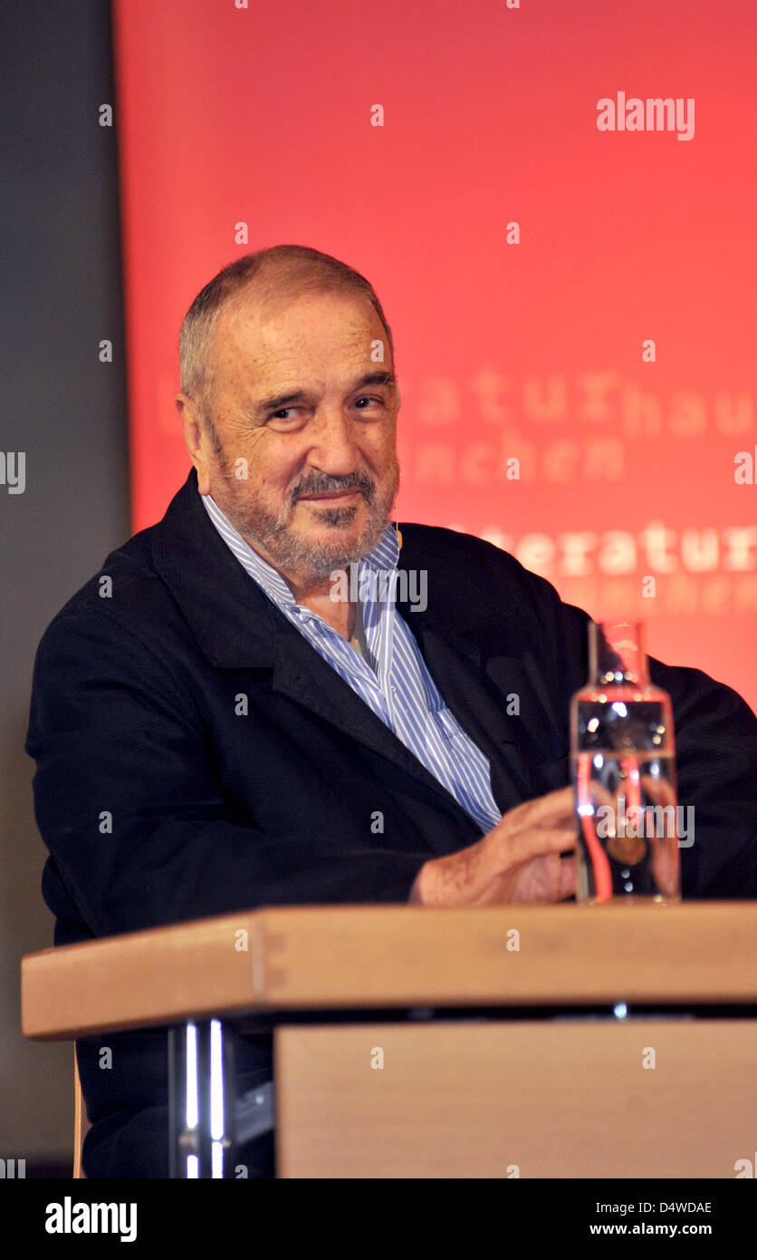 French author and screenplaywright Jean-Claude Carriere attends the Elephant round under the motto 'Double ground' in the course of Munich Literature Festival at Ludwig-Maximians University in Munich, Germany, 19 November 2010. Photo: Felix Hoerhager Stock Photo